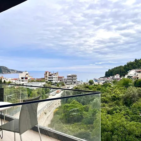 Ama's 1br Ap 1 - Parking, Sea View & Kitchen