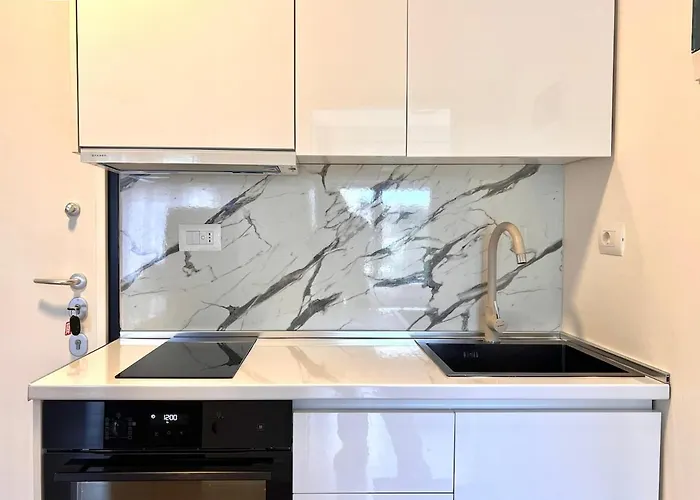 Ama's 1br Ap 1 - Parking, Sea View & Kitchen Daire *