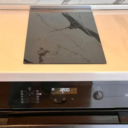 Ama's 1br Ap 1 - Parking, Sea View & Kitchen