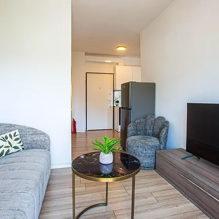 Ama's 1br Ap 1 - Parking, Sea View & Kitchen * ヒマラ
