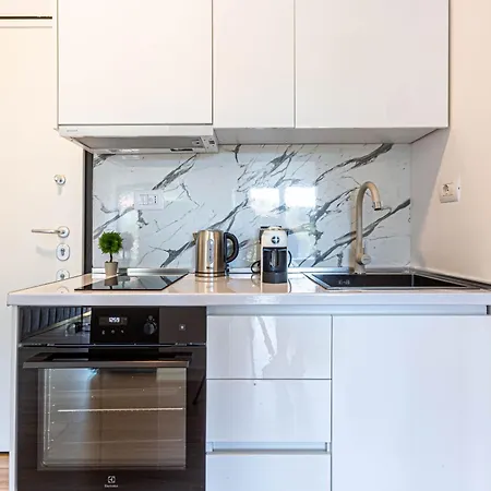 Ama's 1br Ap 1 - Parking, Sea View & Kitchen * Himarë