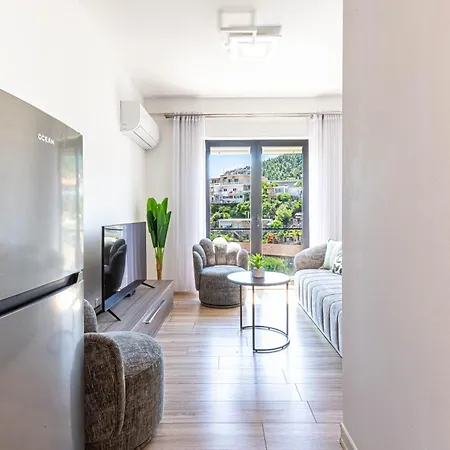 Ama's 1br Ap 1 - Parking, Sea View & Kitchen
