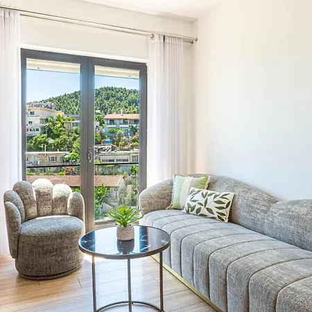 Ama's 1br Ap 1 - Parking, Sea View & Kitchen Daire