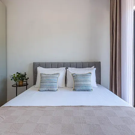 Ama's 1br Ap 1 - Parking, Sea View & Kitchen