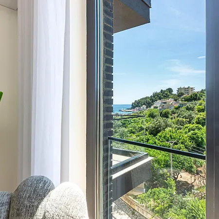 Ama's 1br Ap 1 - Parking, Sea View & Kitchen *