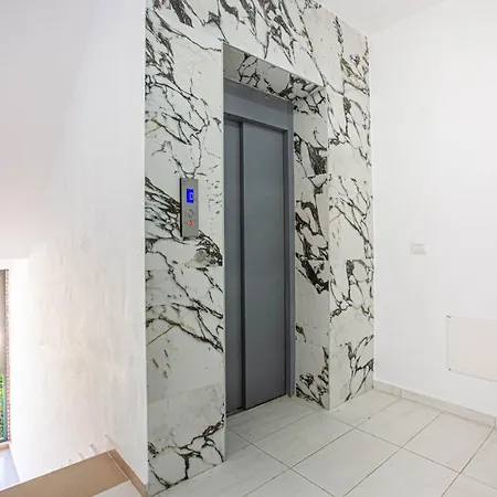 Ama's 1br Ap 1 - Parking, Sea View & Kitchen * Himarë
